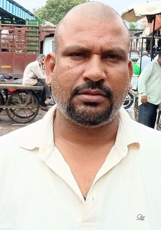 फोटो संख्या:-60 हिंसक हुए बंदरों ने शॉपिंग कॉम्प्लेक फेज नंबर को रोका रास्त दूर खड़े लोग---स्रो फोटो संख्या:-60 हिंसक हुए बंदरों ने शॉपिंग कॉम्प्लेक फेज नंबर को रोका रास्त दूर खड़े लोग---स्रो