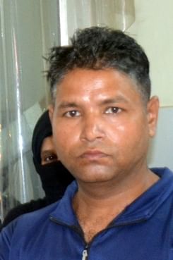 जिला अस्पताल में अव्यवस्थित रूप से खड़े वाहन । संवाद