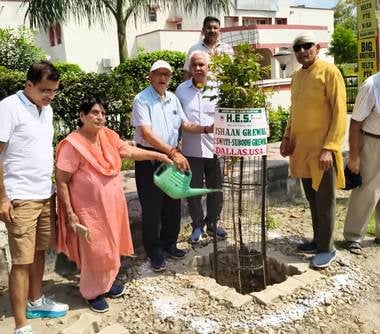 कुरुक्षेत्र। पौधारोपण करते हरियाणा एनवायरमेंटल सोसायटी के सदस्य । विज्ञप्ति कुरुक्षेत्र। पौधारोपण करते हरियाणा एनवायरमेंटल सोसायटी के सदस्य । विज्ञप्ति
