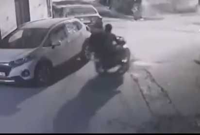 लाडवा। गोली लगने से कुर्सी में बना छेद। संवाद