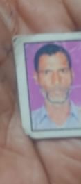 मृतक देशपाल के घर गमगीन बैठे परिजन। संवाद
