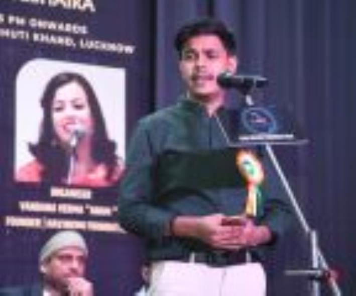 नव आरंभ फाउंडेशन की ओर से उर्दू अकादमी के प्रेक्षागृह में सोमवार शाम कवि सम्मेलन और मुशायरे का 