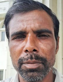 राजकीय मेडिकल कॉलेज में पर्चे बनवाने को जुटे मरीज। संवाद राजकीय मेडिकल कॉलेज में पर्चे बनवाने को जुटे मरीज। संवाद
