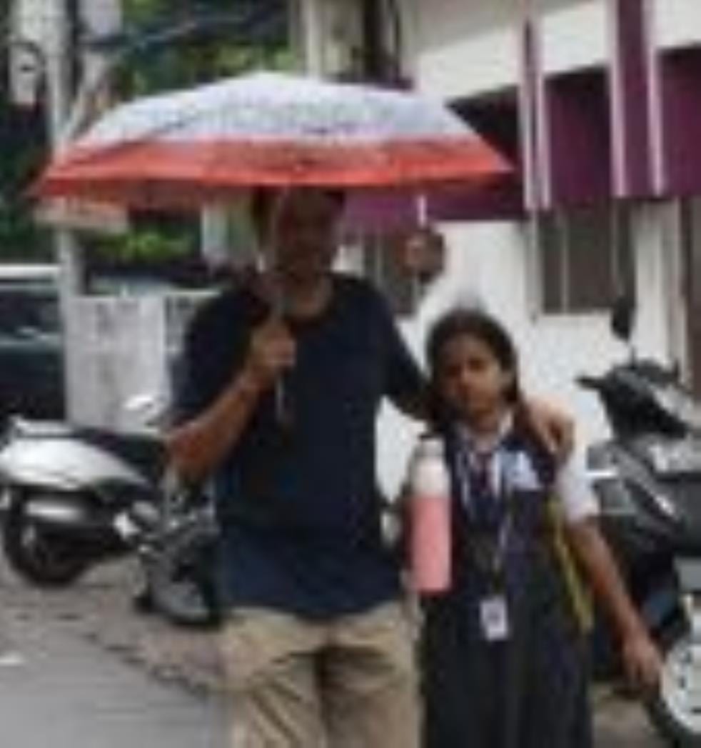 राजधानी में सोमवार सुबह कई इलाकों में बारिश हुई। इससे लोगों को गर्मी से राहत मिली।