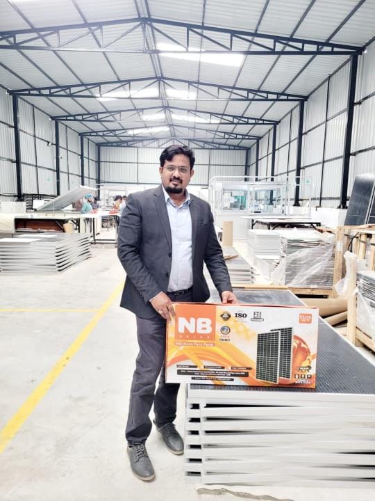सॉफ्टवेयर इंजीनियर से उद्यमी बने शहर के शांतनु श्रीवास्तव ने एक साल के भीतर ही सोलर पैनल मैन्यु सॉफ्टवेयर इंजीनियर से उद्यमी बने शहर के शांतनु श्रीवास्तव ने एक साल के भीतर ही सोलर पैनल मैन्यु