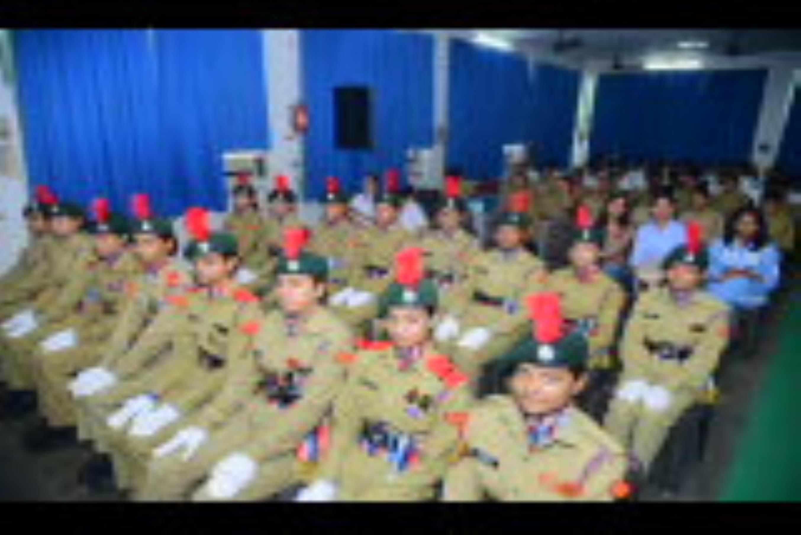 19वीं यूपी गर्ल्स बटालियन एनसीसी का रैंक समारोह अवध गर्ल्स डिग्री कॉलेज में मंगलवार को हुआ। 
