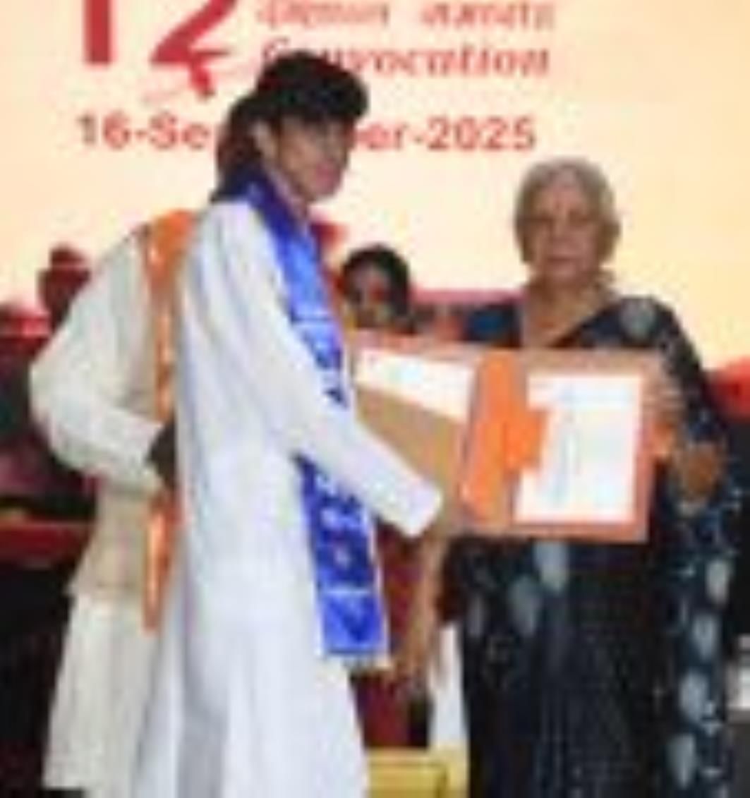 अटल प्रेक्षागृह में मंगलवार को डॉ. शकुंतला मिश्रा राष्ट्रीय पुनर्वास विश्वविद्यालय का 12वां दीक