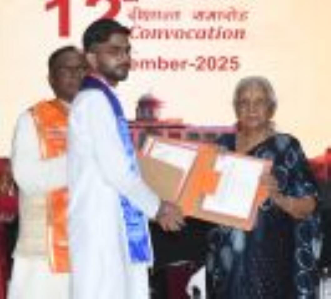 अटल प्रेक्षागृह में मंगलवार को डॉ. शकुंतला मिश्रा राष्ट्रीय पुनर्वास विश्वविद्यालय का 12वां दीक