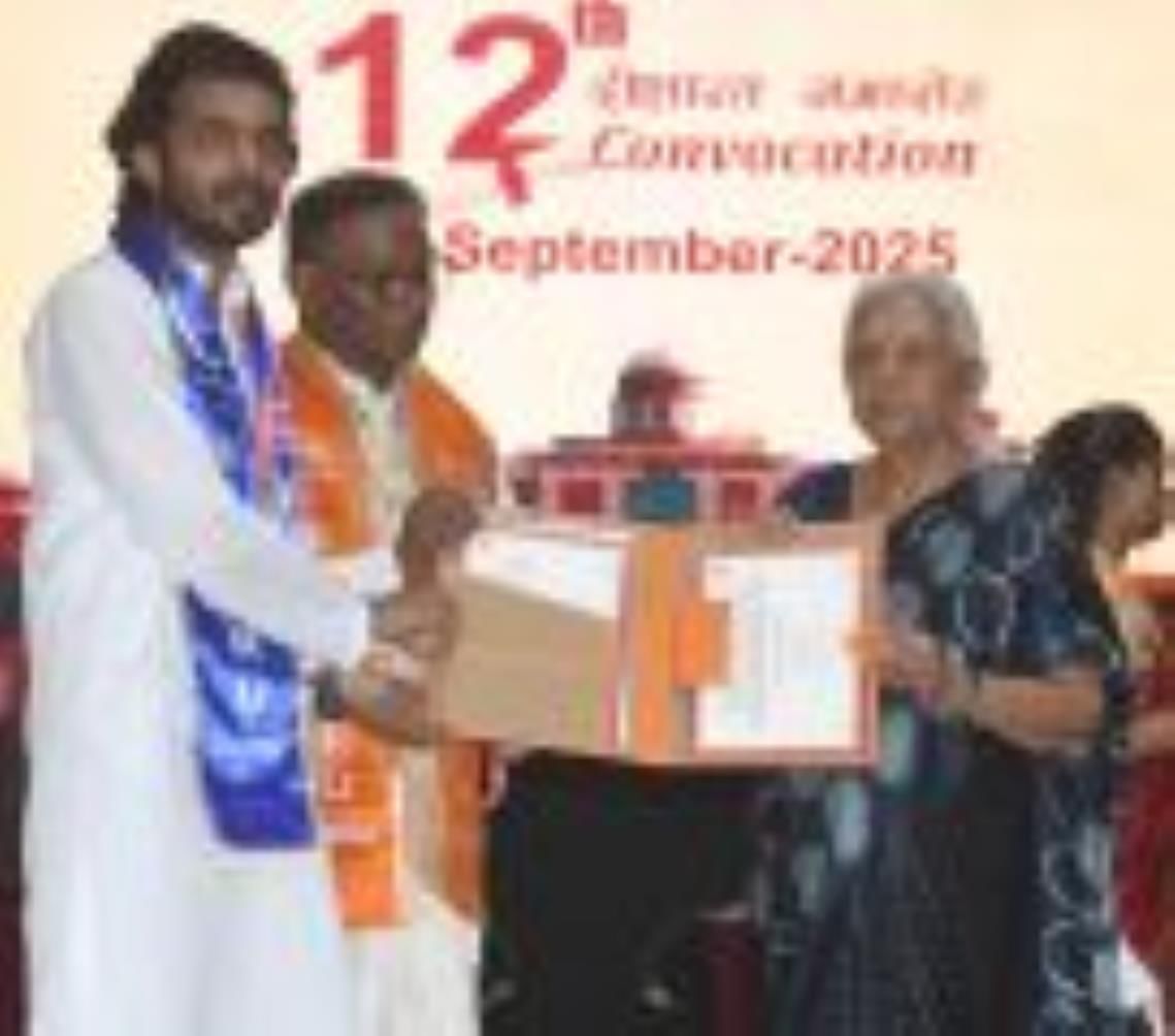 अटल प्रेक्षागृह में मंगलवार को डॉ. शकुंतला मिश्रा राष्ट्रीय पुनर्वास विश्वविद्यालय का 12वां दीक