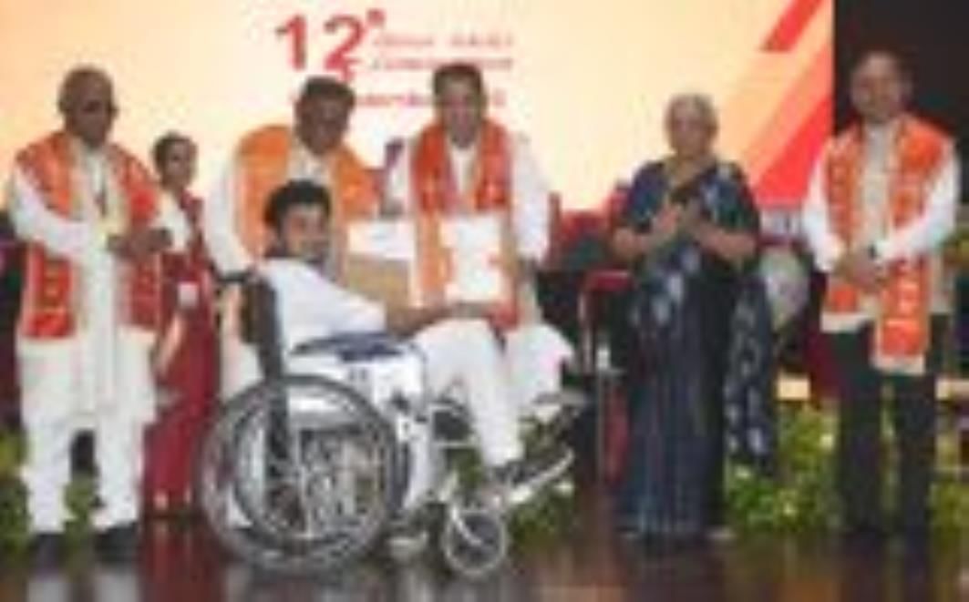 अटल प्रेक्षागृह में मंगलवार को डॉ. शकुंतला मिश्रा राष्ट्रीय पुनर्वास विश्वविद्यालय का 12वां दीक