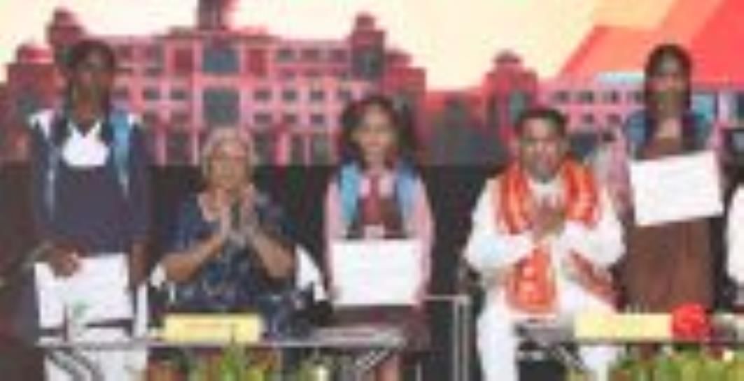 अटल प्रेक्षागृह में मंगलवार को डॉ. शकुंतला मिश्रा राष्ट्रीय पुनर्वास विश्वविद्यालय का 12वां दीक