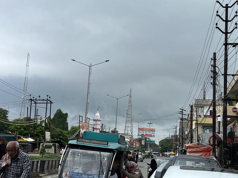 बारिश के बाद नगर के हाइडिल कालोनी में जाने वाले रास्ते पर हुआ जलजमाव।संवाद बारिश के बाद नगर के हाइडिल कालोनी में जाने वाले रास्ते पर हुआ जलजमाव।संवाद