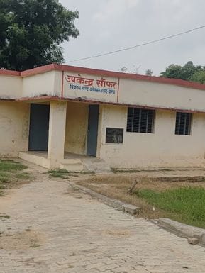 फोटो-17एयूआरपी12- बंद पड़ा पुर्वा मुले स्थित हेल्थ एंड वेलनेस सेंटर। संवाद फोटो-17एयूआरपी12- बंद पड़ा पुर्वा मुले स्थित हेल्थ एंड वेलनेस सेंटर। संवाद