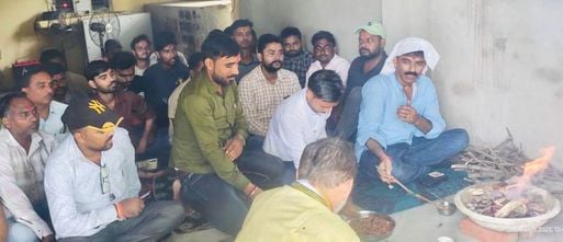 फोटो-34-मेडिकल कॉलेज की सेंट्रल लैब में मशीनों का पूजन करते स्वास्थ्य कर्मी। स्रोत स्वयं फोटो-34-मेडिकल कॉलेज की सेंट्रल लैब में मशीनों का पूजन करते स्वास्थ्य कर्मी। स्रोत स्वयं