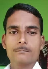 कैंट स्थित मुख्य डाकघर कार्यालय में आधार कार्ड बनवाती महिला। संवाद कैंट स्थित मुख्य डाकघर कार्यालय में आधार कार्ड बनवाती महिला। संवाद