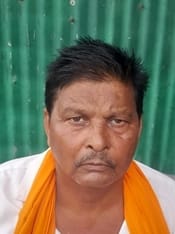 कैंट स्थित मुख्य डाकघर कार्यालय में आधार कार्ड बनवाती महिला। संवाद कैंट स्थित मुख्य डाकघर कार्यालय में आधार कार्ड बनवाती महिला। संवाद