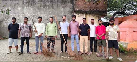 आंवला। मोदी के जन्मदिन पर काटा केक-संवाद