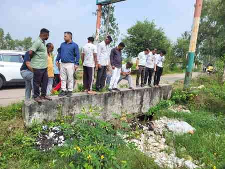 अस्पताल में दाखिल मरीज । संवाद