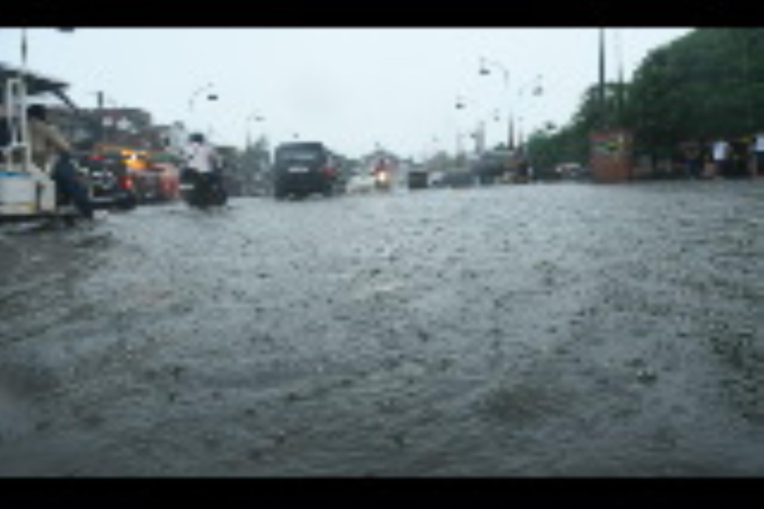 बारिश से जलभराव बारिश से जलभराव