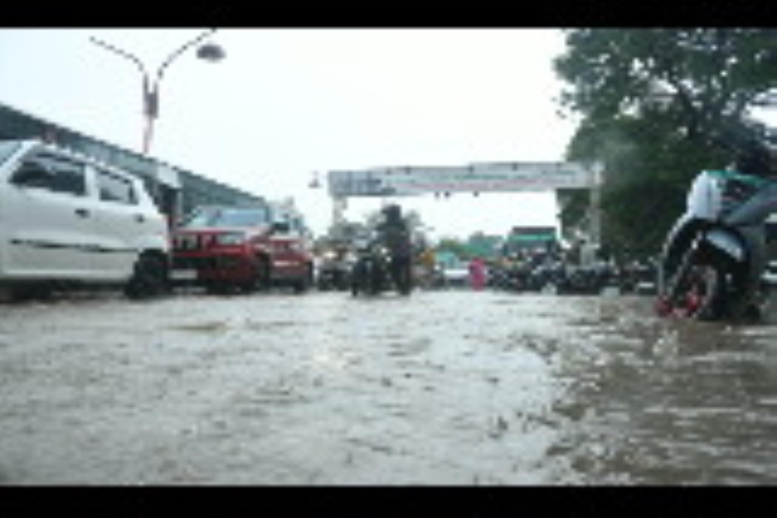 बारिश से जलभराव बारिश से जलभराव