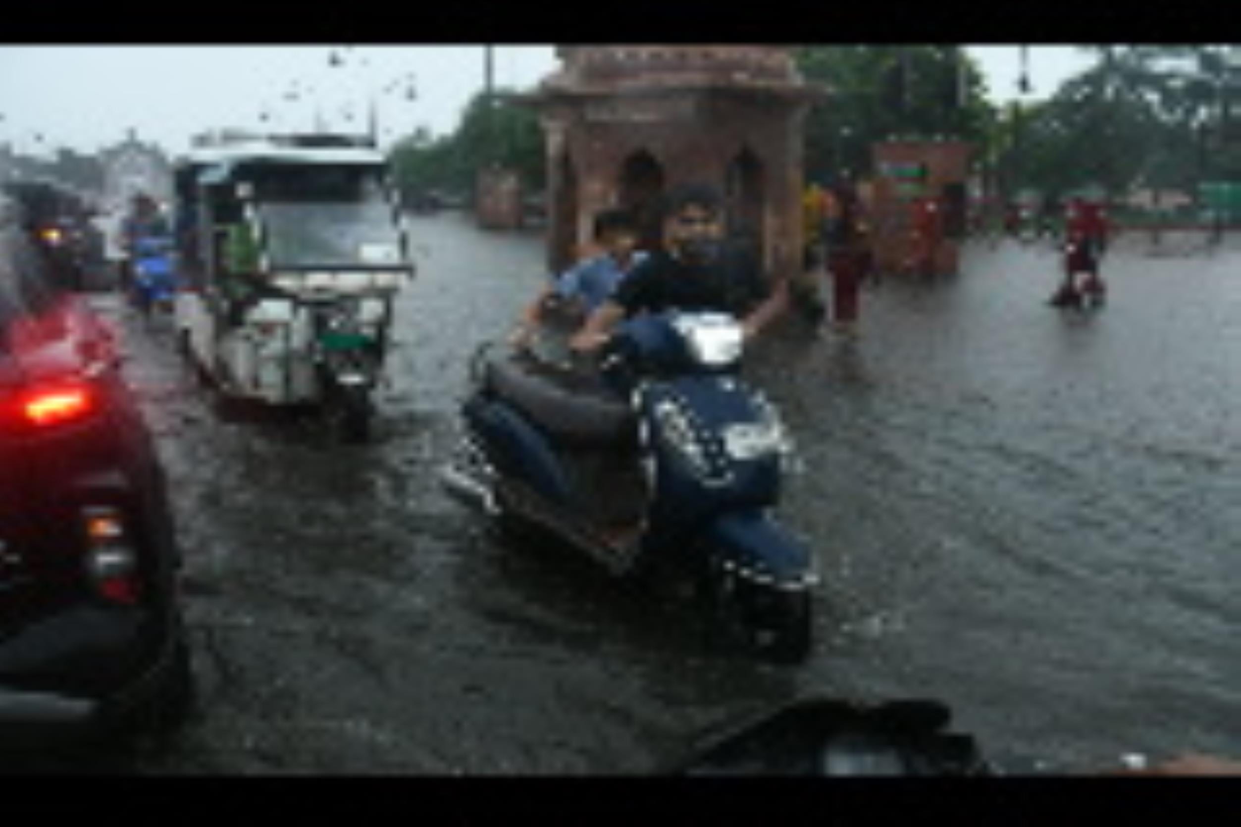 बारिश से जलभराव बारिश से जलभराव