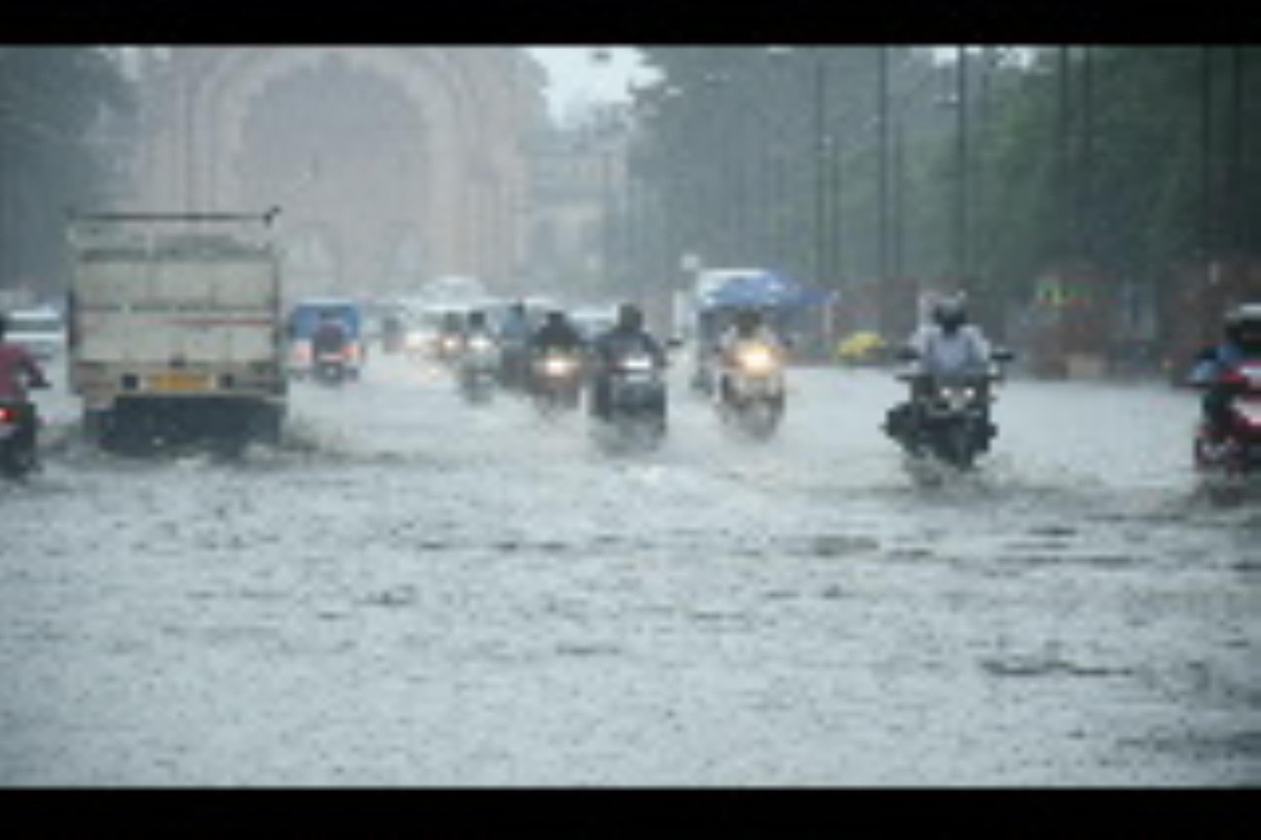 बारिश से जलभराव बारिश से जलभराव