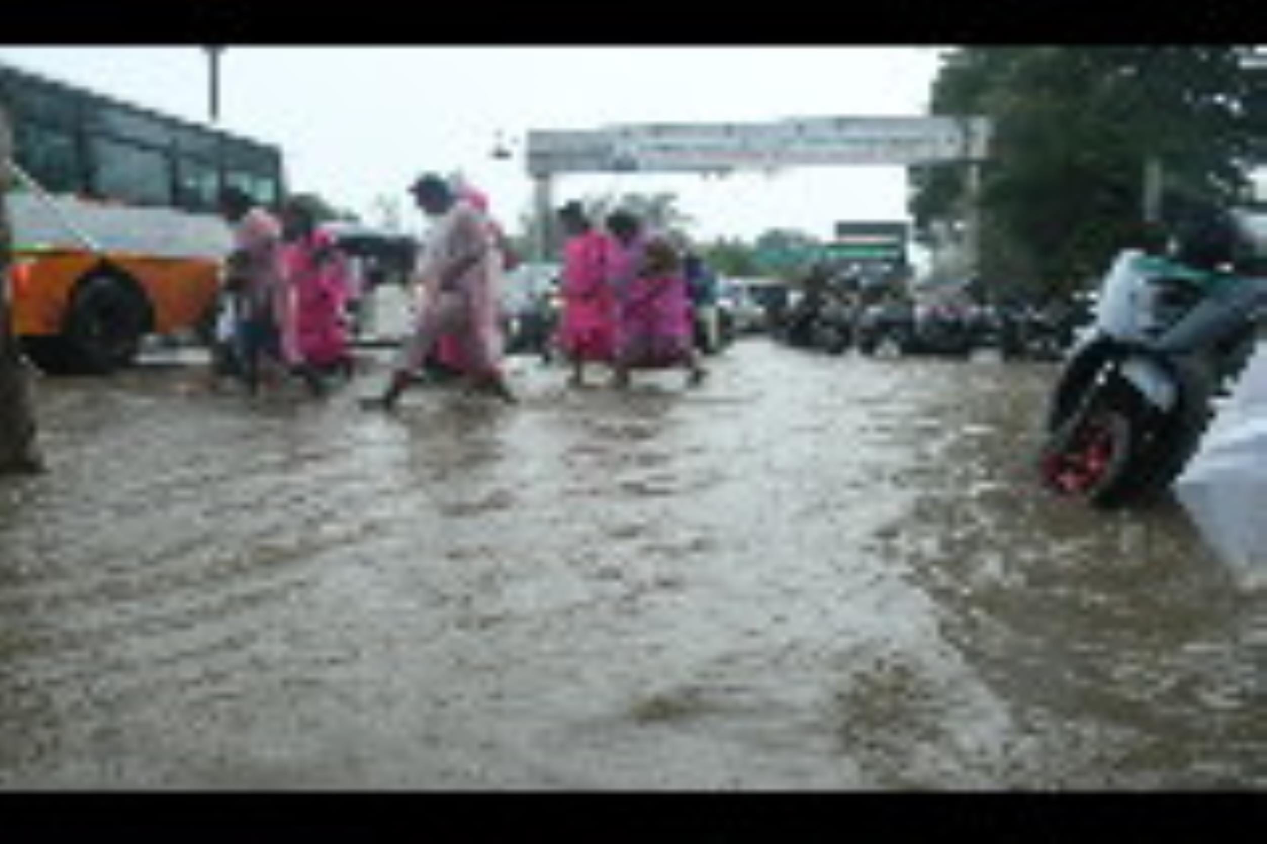 बारिश से जलभराव बारिश से जलभराव