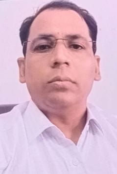 फोटो-1- विश्वंभर दयालु त्रिपाठी (वीडीटी) इंटर कॉलेज का जर्जर भवन। संवाद फोटो-1- विश्वंभर दयालु त्रिपाठी (वीडीटी) इंटर कॉलेज का जर्जर भवन। संवाद