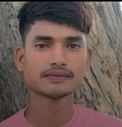 फोटो-15- सांडी के ग्राम धोंधी में रोते मृतक विकास के परिजन। संवाद फोटो-15- सांडी के ग्राम धोंधी में रोते मृतक विकास के परिजन। संवाद