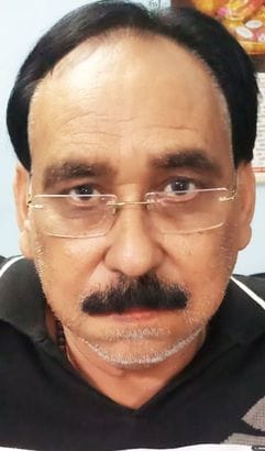 फोटो-42-शिक्षा ग्रहण करते राजनीति विज्ञान के छात्र। संवाद