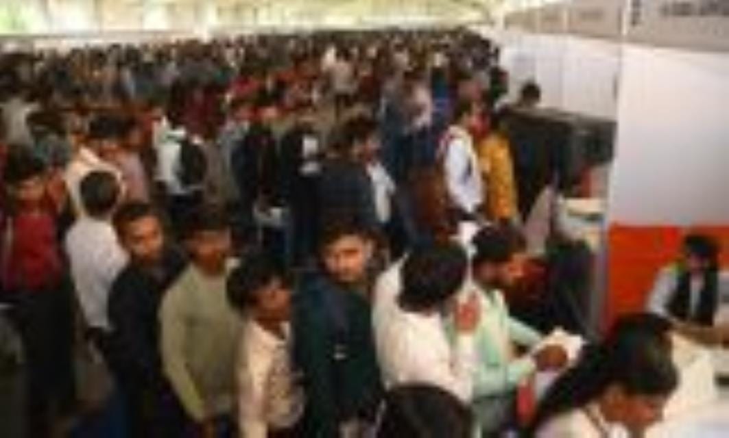कॉल्विन तालुकेदार्स कॉलेज में लखनऊ कौशल महोत्सव के आखिरी दिन बुधवार को उमड़ी नौजवानों की भीड़। 