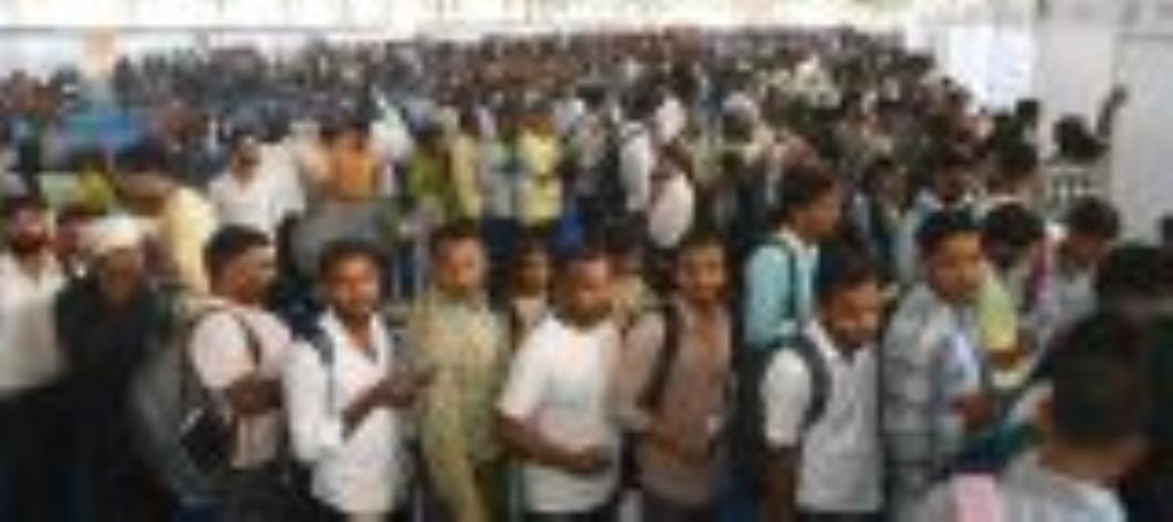 कॉल्विन तालुकेदार्स कॉलेज में लखनऊ कौशल महोत्सव के आखिरी दिन बुधवार को उमड़ी नौजवानों की भीड़। 