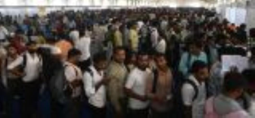 कॉल्विन तालुकेदार्स कॉलेज में लखनऊ कौशल महोत्सव के आखिरी दिन बुधवार को उमड़ी नौजवानों की भीड़। 
