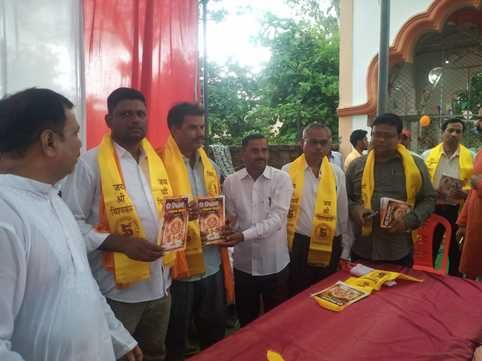 मोहल्ला हुण्डाल खेल में भगवान विश्वकर्मा पूजनोत्सव अवसर पर पूजन करते विश्वकर्मा सेल्फ केयर टीम 