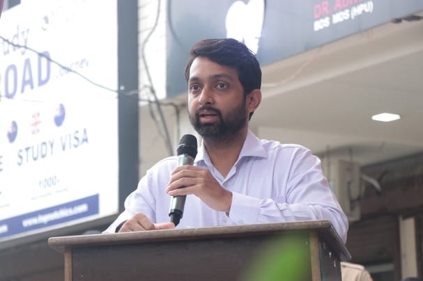 नशे के विरूद्ध जागरूकता रैली निकालते स्कूलों के विद्यार्थी। संवाद नशे के विरूद्ध जागरूकता रैली निकालते स्कूलों के विद्यार्थी। संवाद