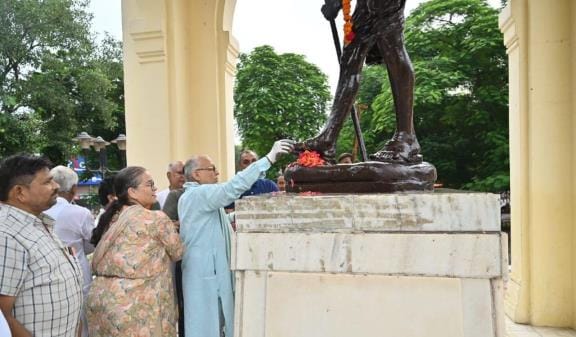 प्रधानमंत्री का जश्न सेवा दिवस के रूप में मनाया। महापौर ने नगर निगम के स्वच्छता पखवाड़े की शुर प्रधानमंत्री का जश्न सेवा दिवस के रूप में मनाया। महापौर ने नगर निगम के स्वच्छता पखवाड़े की शुर