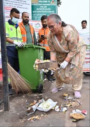 प्रधानमंत्री का जश्न सेवा दिवस के रूप में मनाया। महापौर ने नगर निगम के स्वच्छता पखवाड़े की शुर प्रधानमंत्री का जश्न सेवा दिवस के रूप में मनाया। महापौर ने नगर निगम के स्वच्छता पखवाड़े की शुर