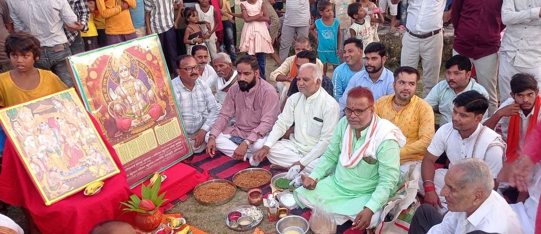 रेती स्थित बाबा मनोकरण मंदिर परिसर में श्रीमद्भागवत कथा सुनाते कथाव्यास पंडित राहुल कृष्ण दीक रेती स्थित बाबा मनोकरण मंदिर परिसर में श्रीमद्भागवत कथा सुनाते कथाव्यास पंडित राहुल कृष्ण दीक