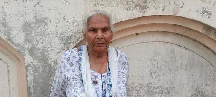 अंबाला कैंट के सनातन धर्म मंदिर के पास सब्जी की रेहड़ी से हुए पर्सचोरी के बारे में जानकारी देती