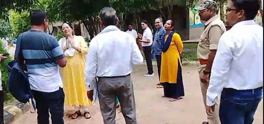 फोटो-17सीकेटीपी- 6- परिचय- जवाहर नवोदय विद्यालय में छात्रों द्वारा खुद को कमरे में बंद करने के 