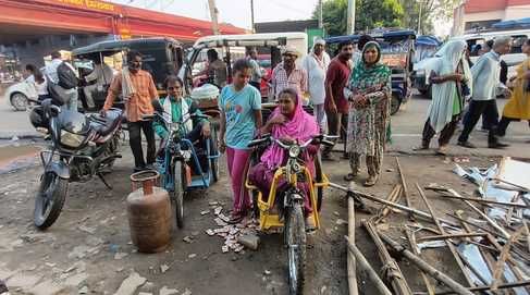 कुरुक्षेत्र। प्रशासन की कार्रवाई करने के बाद पड़ा सामान। संवाद कुरुक्षेत्र। प्रशासन की कार्रवाई करने के बाद पड़ा सामान। संवाद