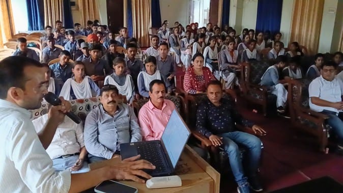 कार्यवाहक प्राचार्य प्रमोद दीक्षित