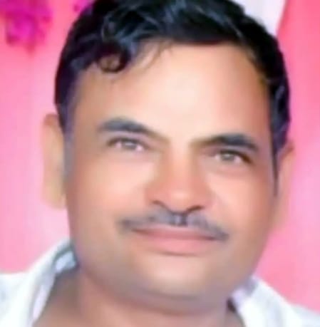 नूरपुर में किसान की करंट से मौत के विरोध में सड़क पर शव रखकर जाम लगाते परिजन व ग्रामीण। संवाद
