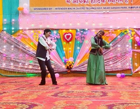 पीजी कॉलेज रामपुर में एबीवीपी के अभिनंदन समारोह में मौजूद मुख्यातिथि और अन्य। संवाद