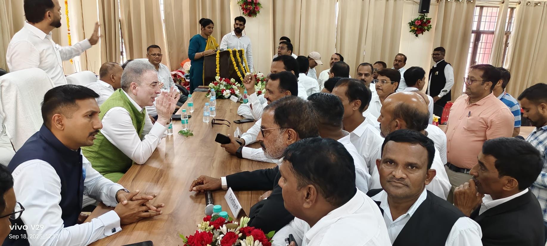 राजस्व परिषद के अध्यक्ष अनिल कुमार ने सरोजनीनगर तहसील परिसर पहुंचकर राजस्व लेखपालों के लिए तैया
