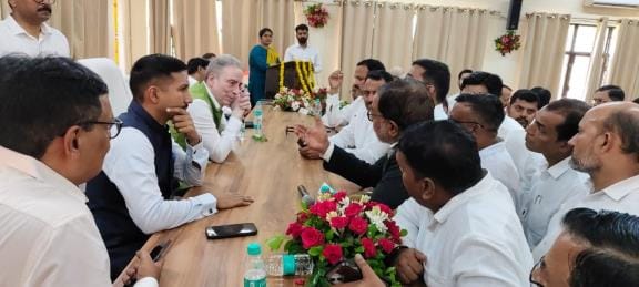 राजस्व परिषद के अध्यक्ष अनिल कुमार ने सरोजनीनगर तहसील परिसर पहुंचकर राजस्व लेखपालों के लिए तैया