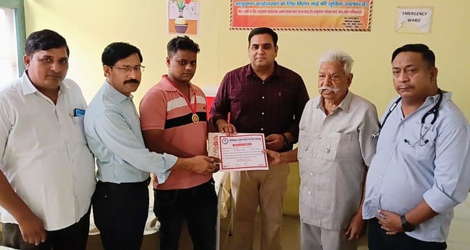 सीएचसी में रक्तदान शिविर का शुभारंक्भ करते पालिका चेयरमैन। (मवाना) सीएचसी में रक्तदान शिविर का शुभारंक्भ करते पालिका चेयरमैन। (मवाना)