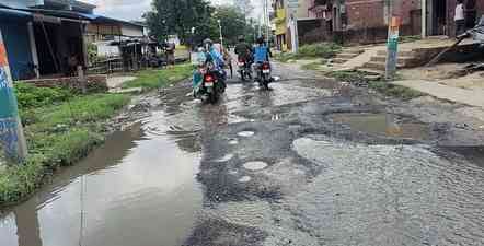 शहर की बस स्टेशन रोड का हाल। संवाद शहर की बस स्टेशन रोड का हाल। संवाद