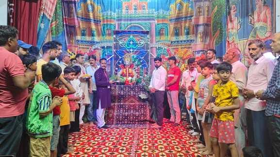 शामली हनुमान धाम पर रामलीला का मंचन करते कलाकार । संवाद