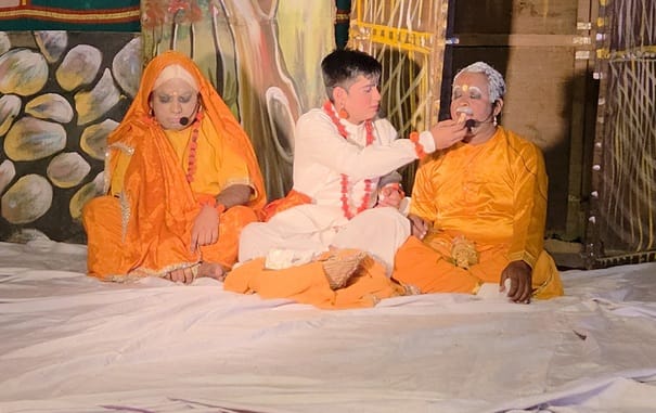 शामली हनुमान धाम पर रामलीला का मंचन करते कलाकार । संवाद